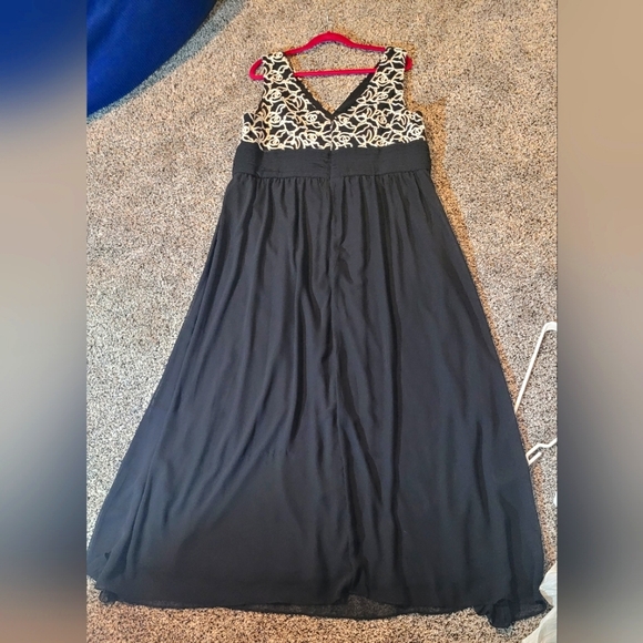 Black and White Gown - Picture 2 of 5